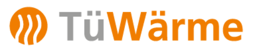Ein Logo mit dem Wort "TüWärme", wobei das "ü" in grau und der Rest in orange dargestellt ist. Rechts vom Text befindet sich ein Kreis mit drei sich wellenden Linien, die Wärme symbolisieren.