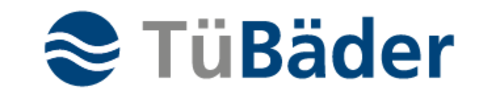 Ein Logo mit dem Text "TüBäder", wobei "Tü" in blauer Farbe und "Bäder" in einer Mischung aus grauer und blauer Schrift dargestellt ist. Über dem Text befindet sich ein blauer Kreis mit drei wellenförmigen Linien.