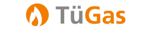 Ein Logo mit dem Text "TüGas", wobei "Tü" in Grau und "Gas" in Orange dargestellt ist. Über dem Text befindet sich eine stilisierte Flamme in Orange.